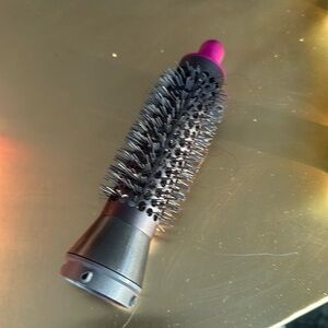 Dyson Small Round volumizing brush (Nickel/Fuchsia)